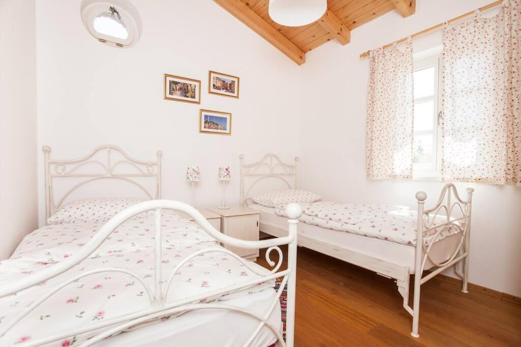 Villa Petra Porec Esterno foto